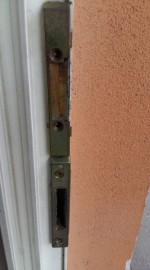 Oprava vchodových dverí - výmena protikusu | kovanie ROTO