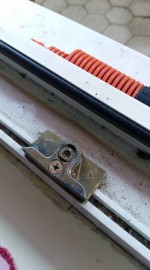 Oprava plastového okna - výmena kovania | kovanie ROTO